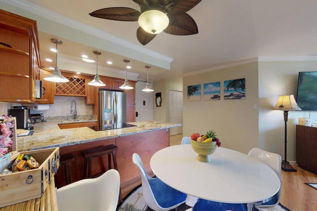 Oceanfront Penthouse With Amazing Views At Kauhale Makai Lägenhet Kihei Exteriör bild